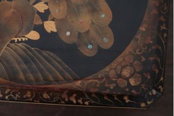 アンティーク雑貨　古民具・骨董　古い蒔絵梨地菓子箱(孔雀の図)