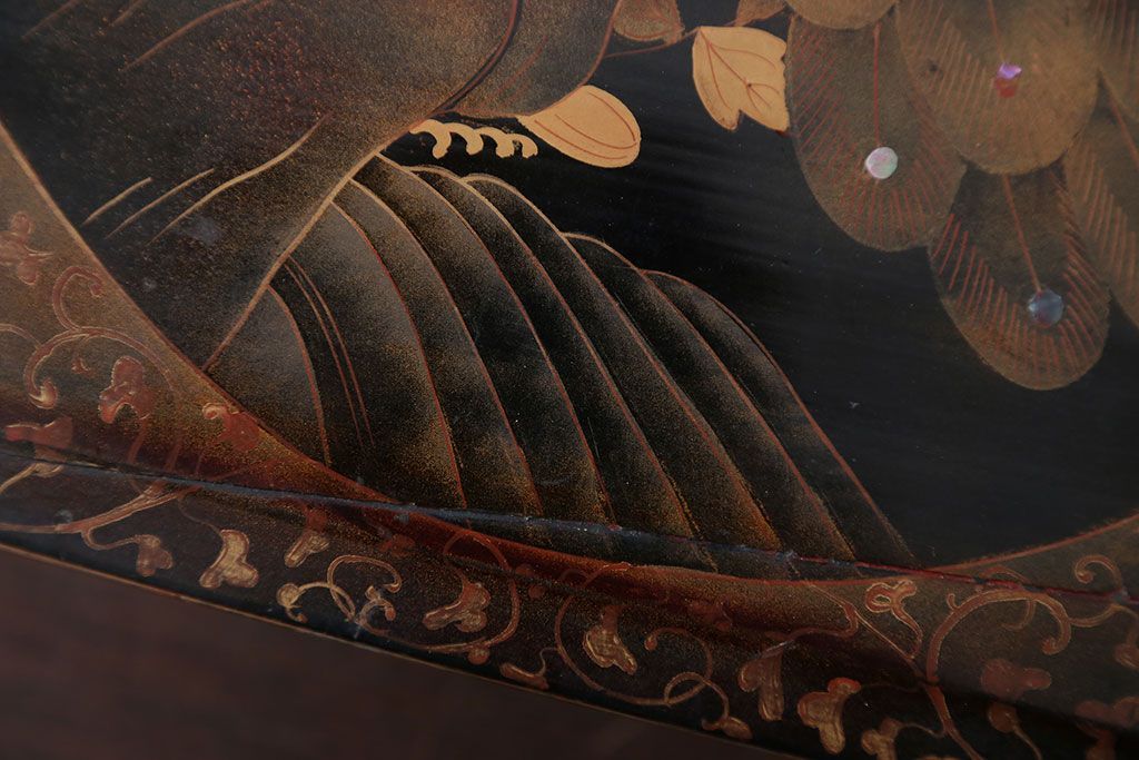 アンティーク雑貨　古民具・骨董　古い蒔絵梨地菓子箱(孔雀の図)