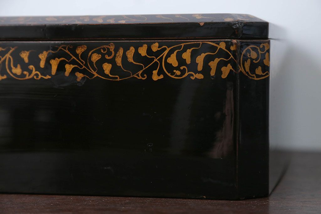 アンティーク雑貨　古民具・骨董　古い蒔絵梨地菓子箱(孔雀の図)