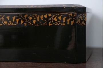 アンティーク雑貨　古民具・骨董　古い蒔絵梨地菓子箱(孔雀の図)