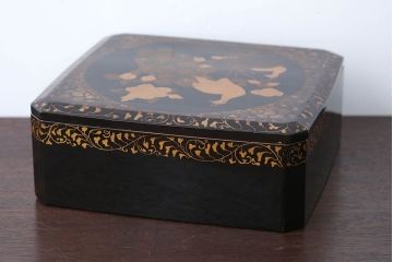 アンティーク雑貨　古民具・骨董　古い蒔絵梨地菓子箱(孔雀の図)