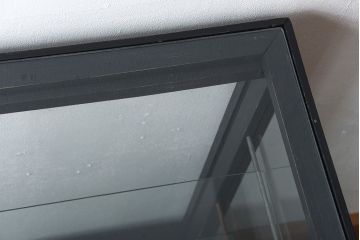 レトロ家具　昭和レトロ　鉄脚付き!ペイントオープンラックガラスケース