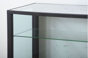 レトロ家具　昭和レトロ　鉄脚付き!ペイントオープンラックガラスケース