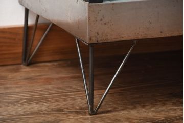 レトロ家具　昭和レトロ　鉄脚付き!ペイントオープンラックガラスケース