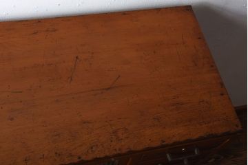 レトロ家具　昭和レトロ　モールガラスが入った古い木製のアンティークチェスト