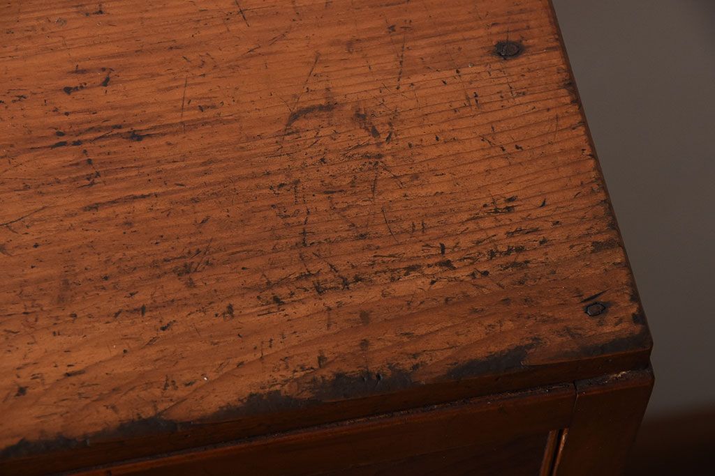 レトロ家具　昭和レトロ　モールガラスが入った古い木製のアンティークチェスト