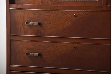 レトロ家具　昭和レトロ　モールガラスが入った古い木製のアンティークチェスト