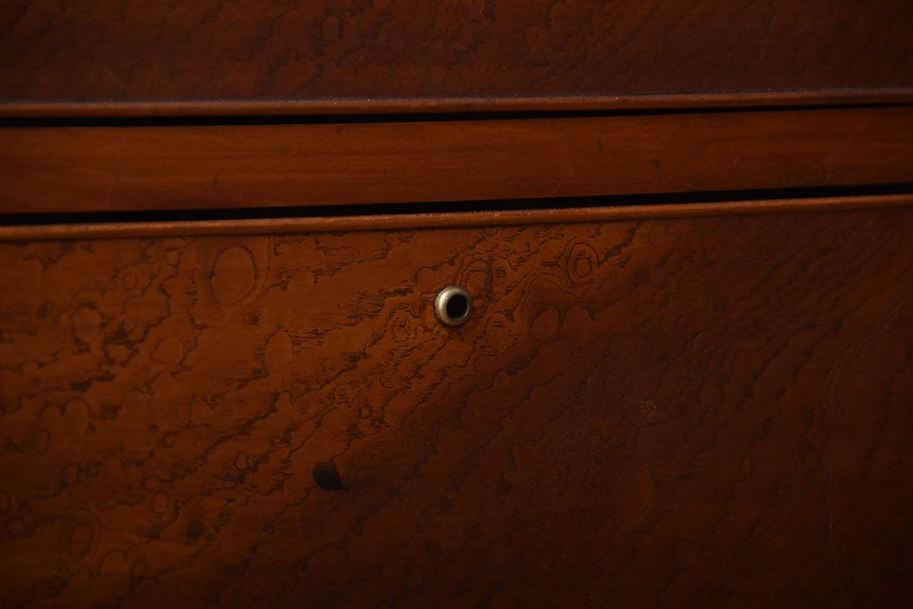 レトロ家具　昭和レトロ　モールガラスが入った古い木製のアンティークチェスト