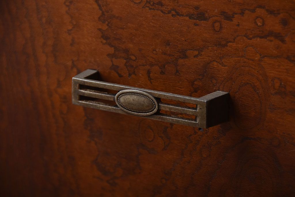 レトロ家具　昭和レトロ　モールガラスが入った古い木製のアンティークチェスト