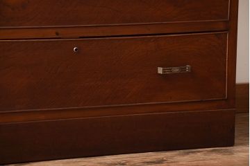 レトロ家具　昭和レトロ　モールガラスが入った古い木製のアンティークチェスト