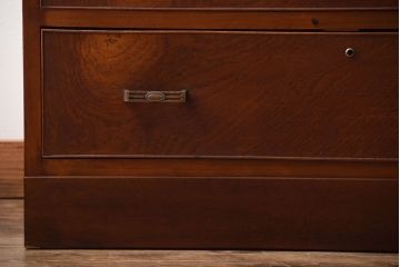 レトロ家具　昭和レトロ　モールガラスが入った古い木製のアンティークチェスト