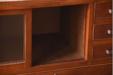 レトロ家具　昭和レトロ　モールガラスが入った古い木製のアンティークチェスト