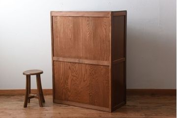 レトロ家具　昭和レトロ　モールガラスが入った古い木製のアンティークチェスト