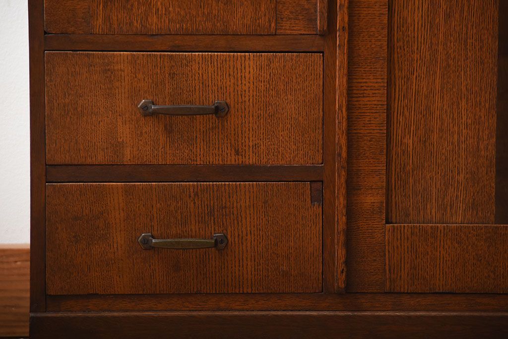 アンティーク家具　和製アンティーク　古い木製の小ぶりな変わり型本箱