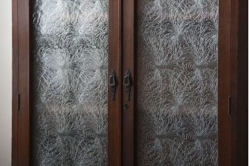 アンティーク家具　大正ロマン　おしゃれなデザインガラス入り!古いナラ材の大ぶりな高級本箱