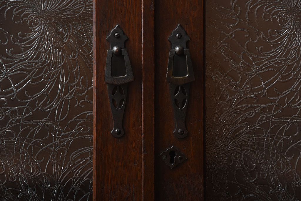 アンティーク家具　大正ロマン　おしゃれなデザインガラス入り!古いナラ材の大ぶりな高級本箱