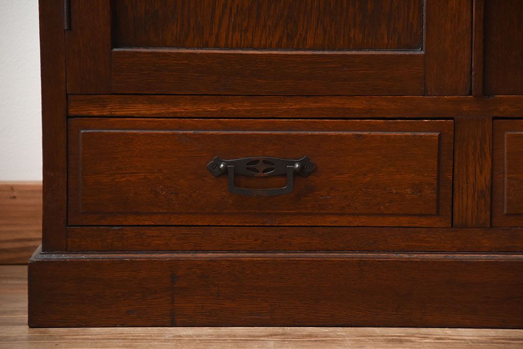 アンティーク家具　大正ロマン　おしゃれなデザインガラス入り!古いナラ材の大ぶりな高級本箱