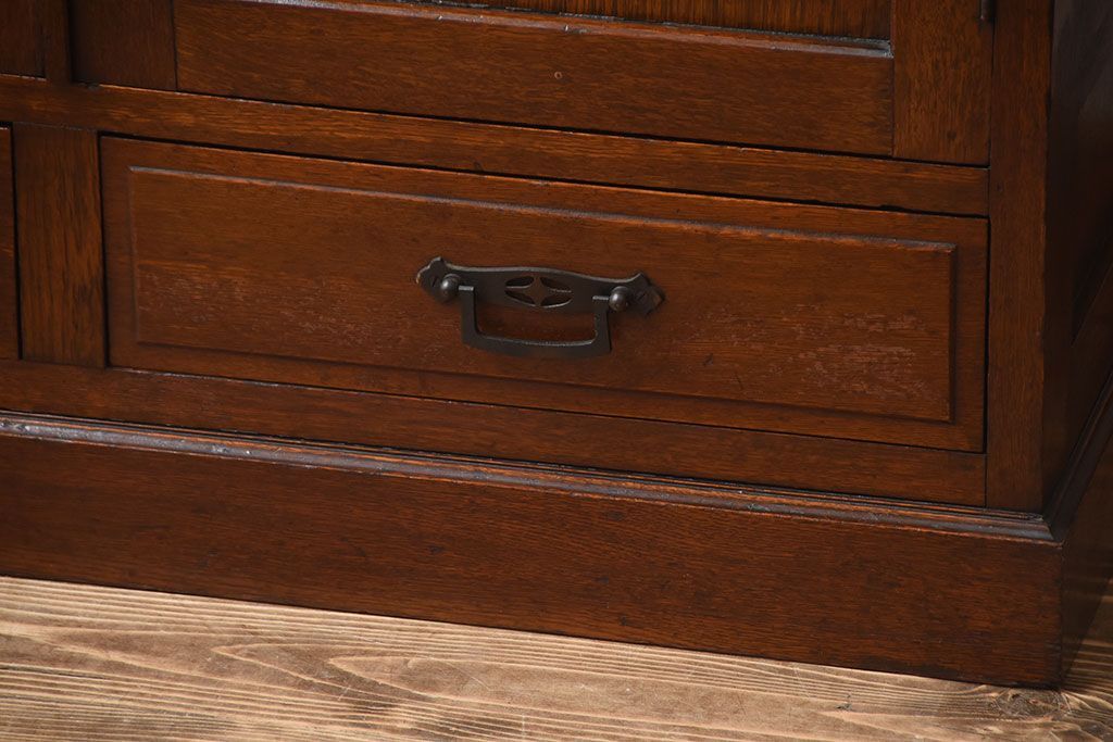 アンティーク家具　大正ロマン　おしゃれなデザインガラス入り!古いナラ材の大ぶりな高級本箱