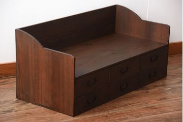 アンティーク家具　和製アンティーク　古い木製の飾り台付きチェスト(小引き出し・机)