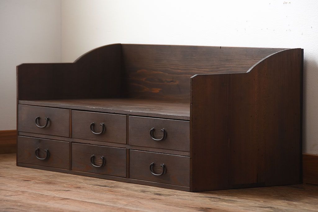 アンティーク家具　和製アンティーク　古い木製の飾り台付きチェスト(小引き出し・机)