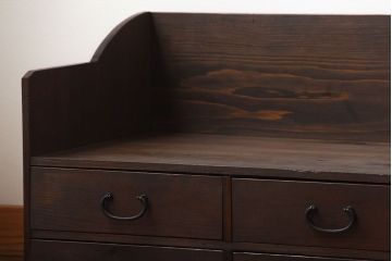 アンティーク家具　和製アンティーク　古い木製の飾り台付きチェスト(小引き出し・机)