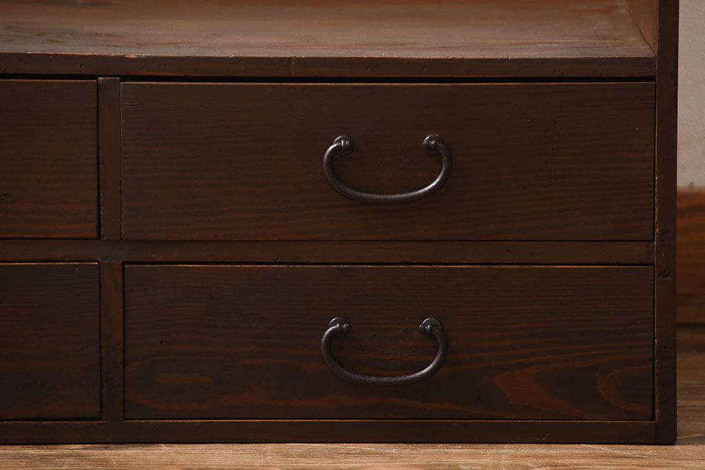 アンティーク家具　和製アンティーク　古い木製の飾り台付きチェスト(小引き出し・机)