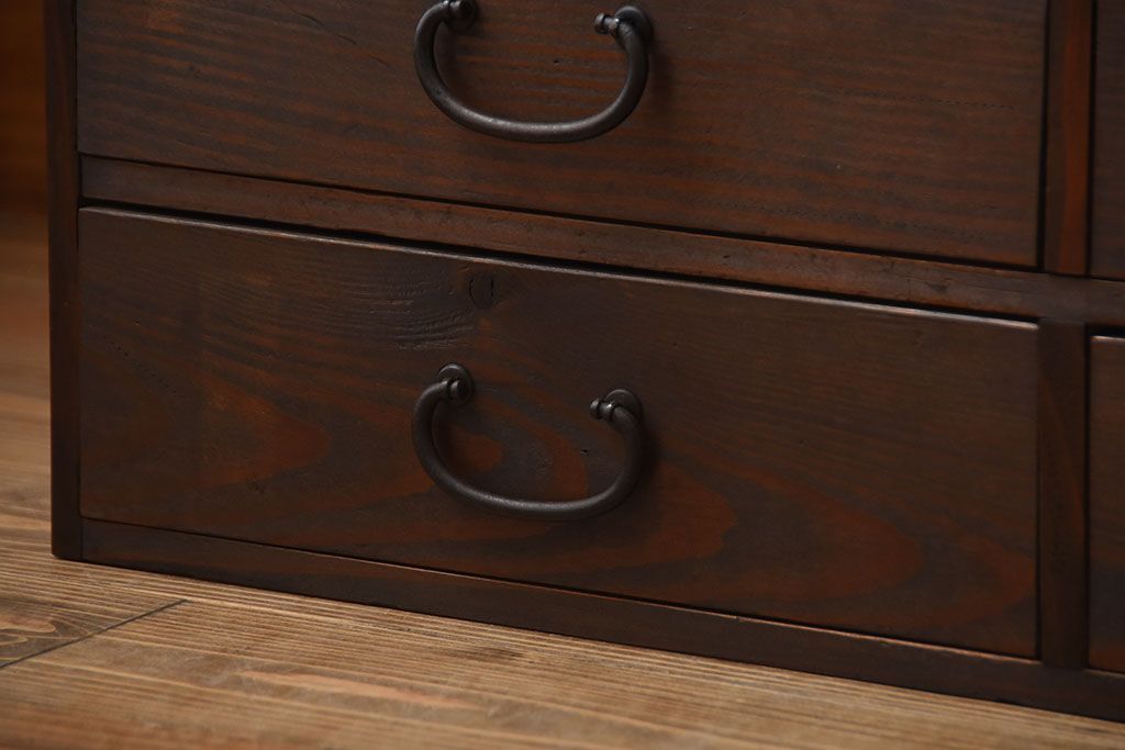 アンティーク家具　和製アンティーク　古い木製の飾り台付きチェスト(小引き出し・机)