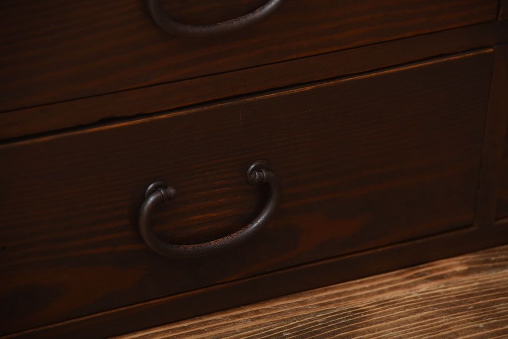 アンティーク家具　和製アンティーク　古い木製の飾り台付きチェスト(小引き出し・机)