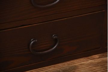 アンティーク家具　和製アンティーク　古い木製の飾り台付きチェスト(小引き出し・机)