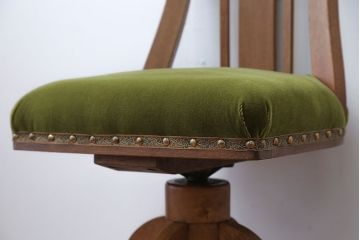 レトロ家具　和製アンティーク　古いナラ材のレトロで小ぶりな回転椅子