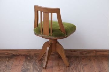 レトロ家具　和製アンティーク　古いナラ材のレトロで小ぶりな回転椅子