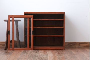 レトロ家具　昭和レトロ　気泡ガラス入り!小振りなアンティーク戸棚(キャビネット・収納棚)