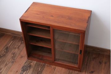 レトロ家具　昭和レトロ　気泡ガラス入り!小振りなアンティーク戸棚(キャビネット・収納棚)