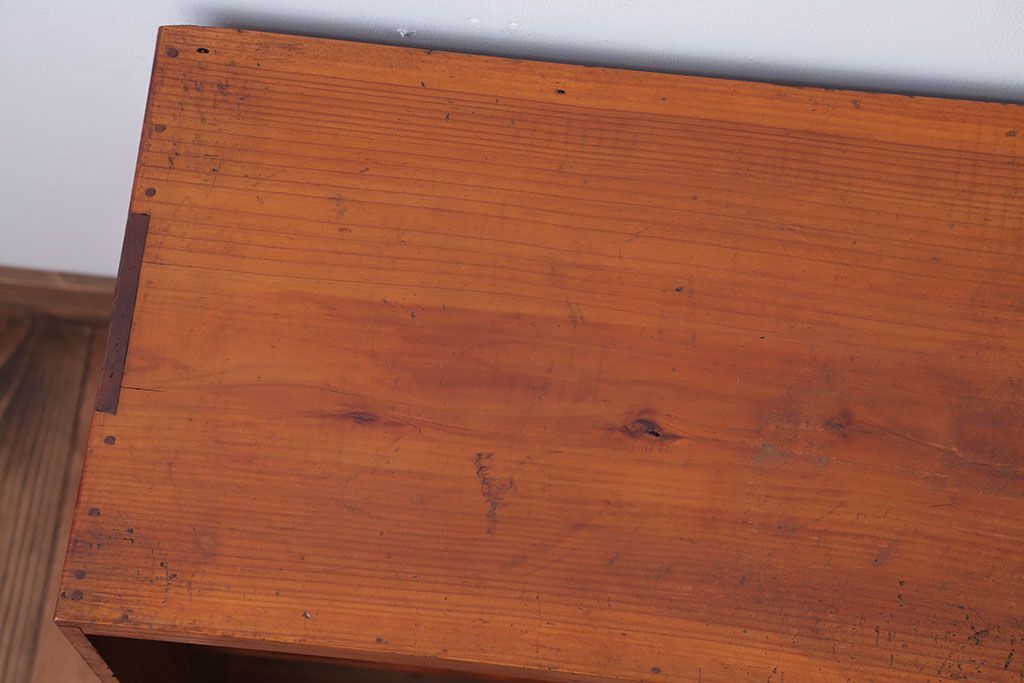 レトロ家具　昭和レトロ　気泡ガラス入り!小振りなアンティーク戸棚(キャビネット・収納棚)