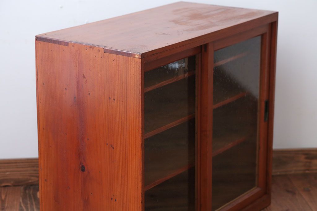 レトロ家具　昭和レトロ　気泡ガラス入り!小振りなアンティーク戸棚(キャビネット・収納棚)