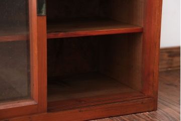 レトロ家具　昭和レトロ　気泡ガラス入り!小振りなアンティーク戸棚(キャビネット・収納棚)