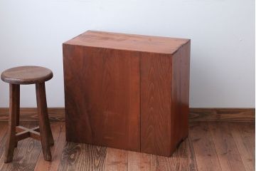 レトロ家具　昭和レトロ　気泡ガラス入り!小振りなアンティーク戸棚(キャビネット・収納棚)