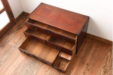 アンティーク家具　古民具・骨董　古い木のアンティーク半箪笥(衣装箪笥・時代箪笥ローボード)