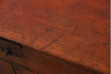 アンティーク家具　古民具・骨董　古い木のアンティーク半箪笥(衣装箪笥・時代箪笥ローボード)