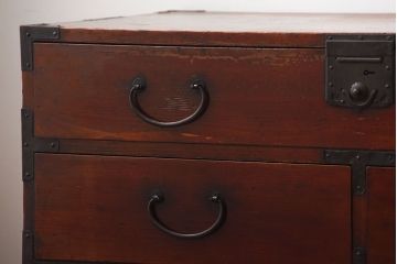 アンティーク家具　古民具・骨董　古い木のアンティーク半箪笥(衣装箪笥・時代箪笥ローボード)