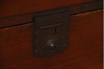 アンティーク家具　古民具・骨董　古い木のアンティーク半箪笥(衣装箪笥・時代箪笥ローボード)