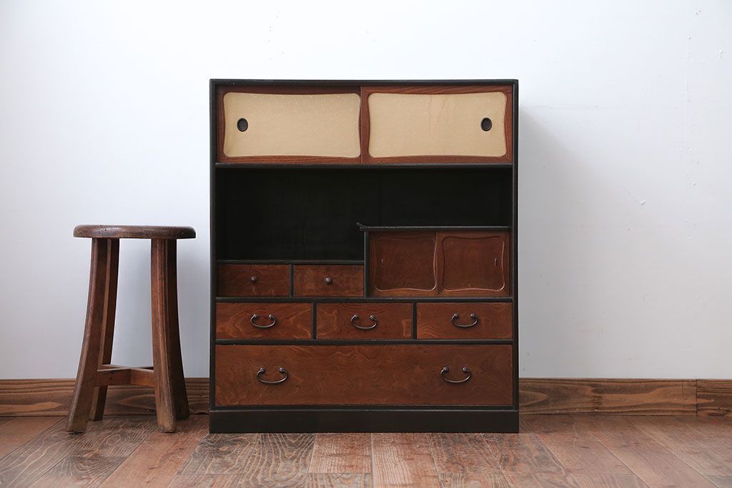 アンティーク家具　アンティーク　飾り棚付き!前面桑材の上品な収納棚