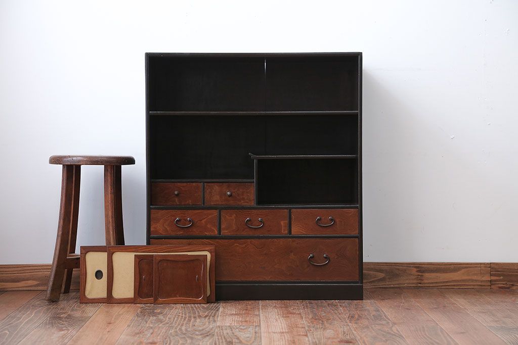 アンティーク家具　アンティーク　飾り棚付き!前面桑材の上品な収納棚