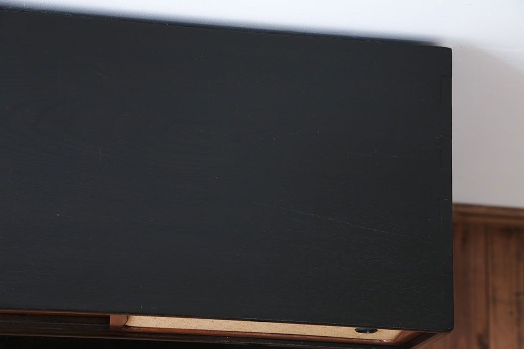 アンティーク家具　アンティーク　飾り棚付き!前面桑材の上品な収納棚