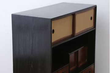 アンティーク家具　アンティーク　飾り棚付き!前面桑材の上品な収納棚