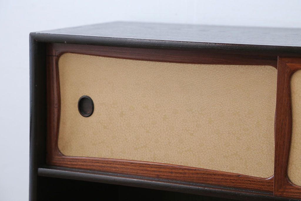 アンティーク家具　アンティーク　飾り棚付き!前面桑材の上品な収納棚