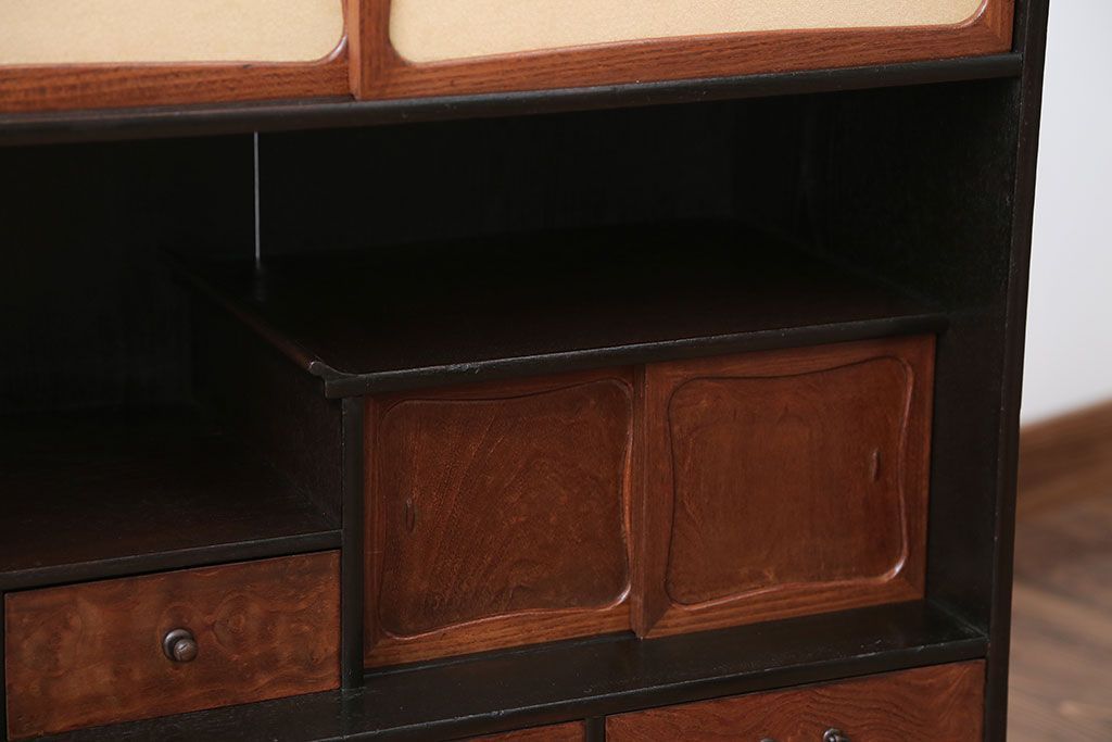 アンティーク家具　アンティーク　飾り棚付き!前面桑材の上品な収納棚