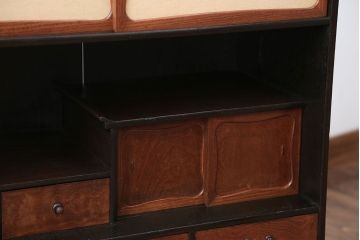 アンティーク家具　アンティーク　飾り棚付き!前面桑材の上品な収納棚