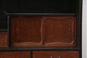 アンティーク家具　アンティーク　飾り棚付き!前面桑材の上品な収納棚