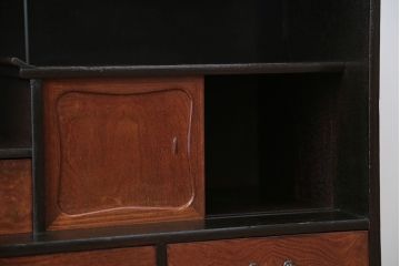 アンティーク家具　アンティーク　飾り棚付き!前面桑材の上品な収納棚